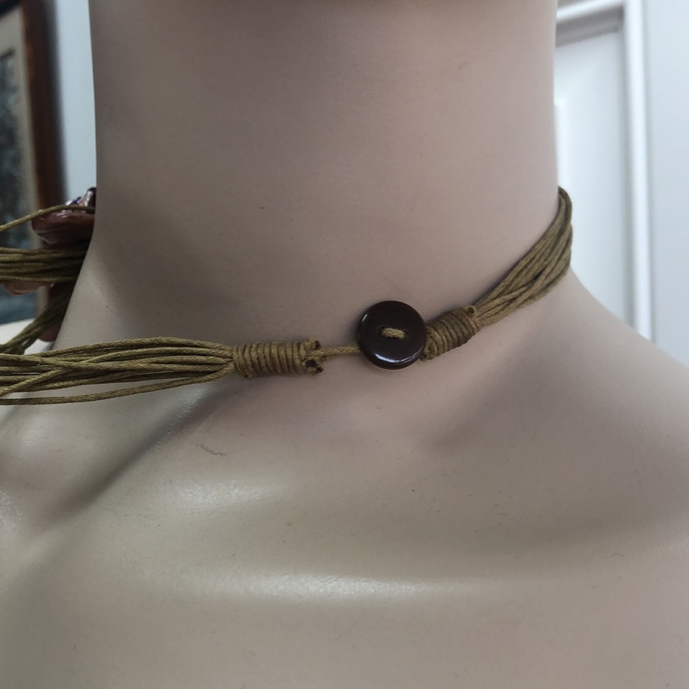 Shell Flower Necklace - Picture 8 of 16
